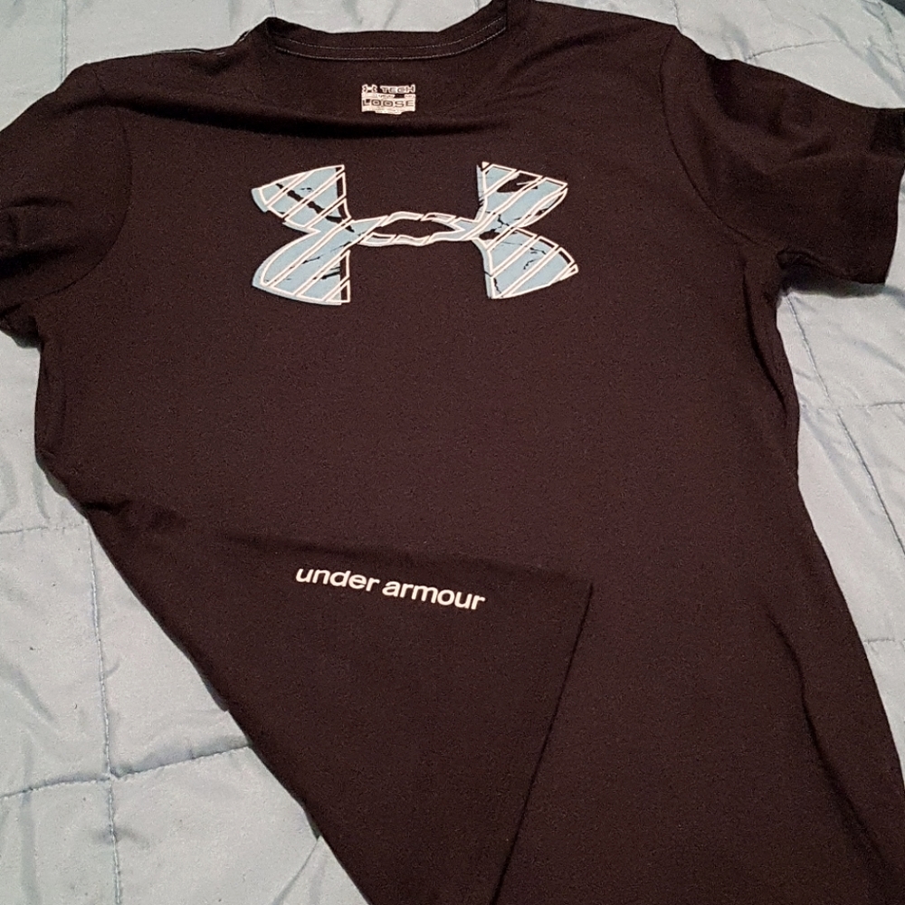 EUC mens size medium tee
